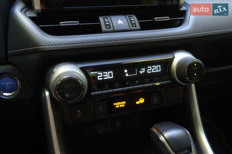 Позашляховик / Кросовер Toyota RAV4 2021 в Києві