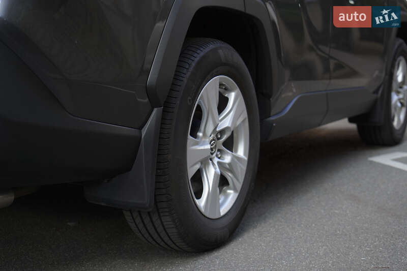 Позашляховик / Кросовер Toyota RAV4 2021 в Києві