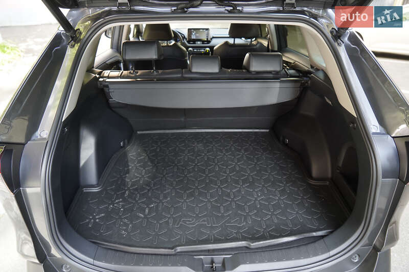 Позашляховик / Кросовер Toyota RAV4 2021 в Києві