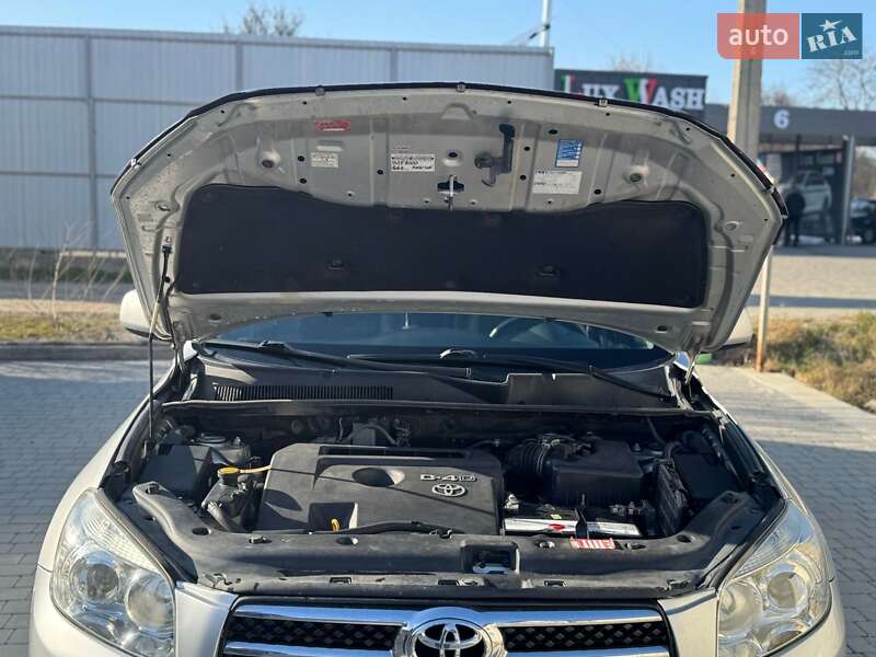 Внедорожник / Кроссовер Toyota RAV4 2008 в Косове