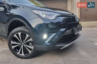 Позашляховик / Кросовер Toyota RAV4 2017 в Харкові