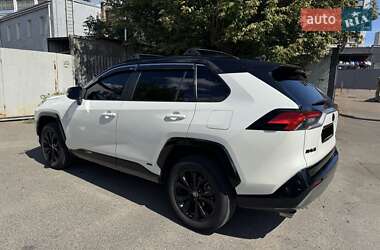 Внедорожник / Кроссовер Toyota RAV4 2022 в 