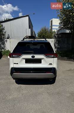 Внедорожник / Кроссовер Toyota RAV4 2022 в 