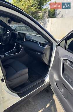 Внедорожник / Кроссовер Toyota RAV4 2022 в 
