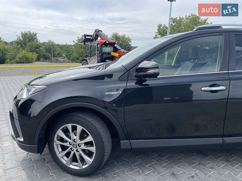 Позашляховик / Кросовер Toyota RAV4 2017 в Києві