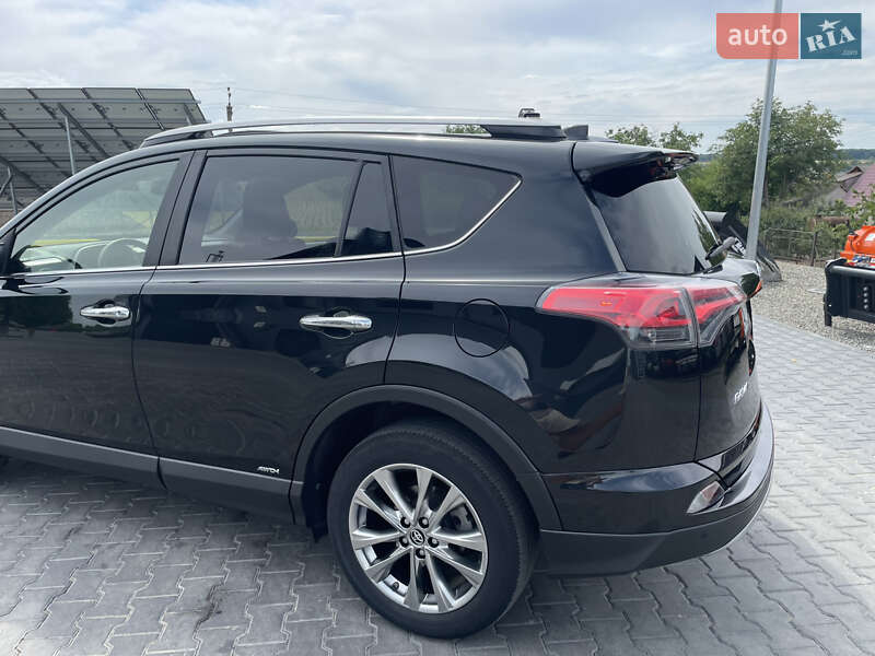Позашляховик / Кросовер Toyota RAV4 2017 в Києві