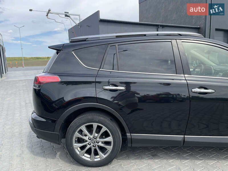 Позашляховик / Кросовер Toyota RAV4 2017 в Києві