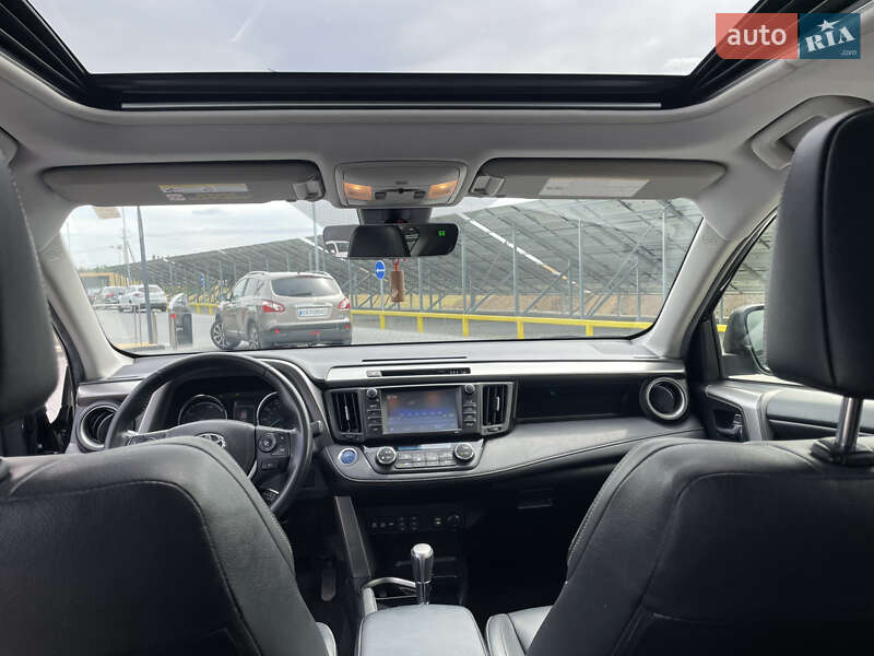 Позашляховик / Кросовер Toyota RAV4 2017 в Києві