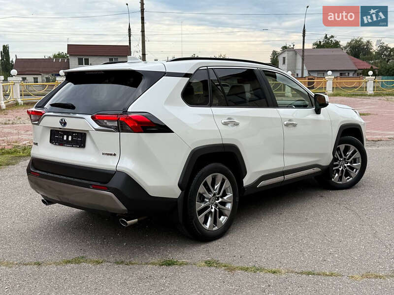 Позашляховик / Кросовер Toyota RAV4 2022 в Харкові