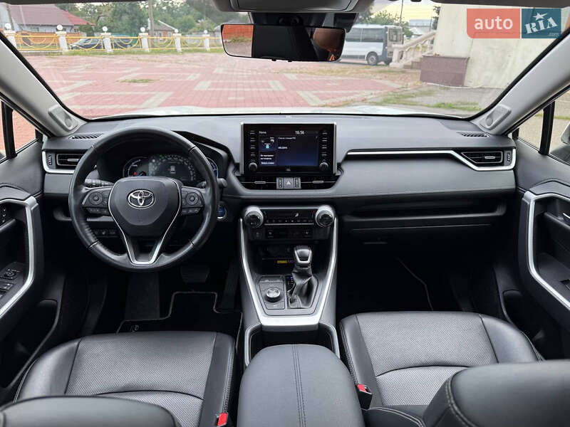 Позашляховик / Кросовер Toyota RAV4 2022 в Харкові