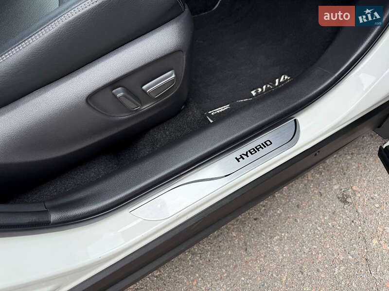 Позашляховик / Кросовер Toyota RAV4 2022 в Харкові