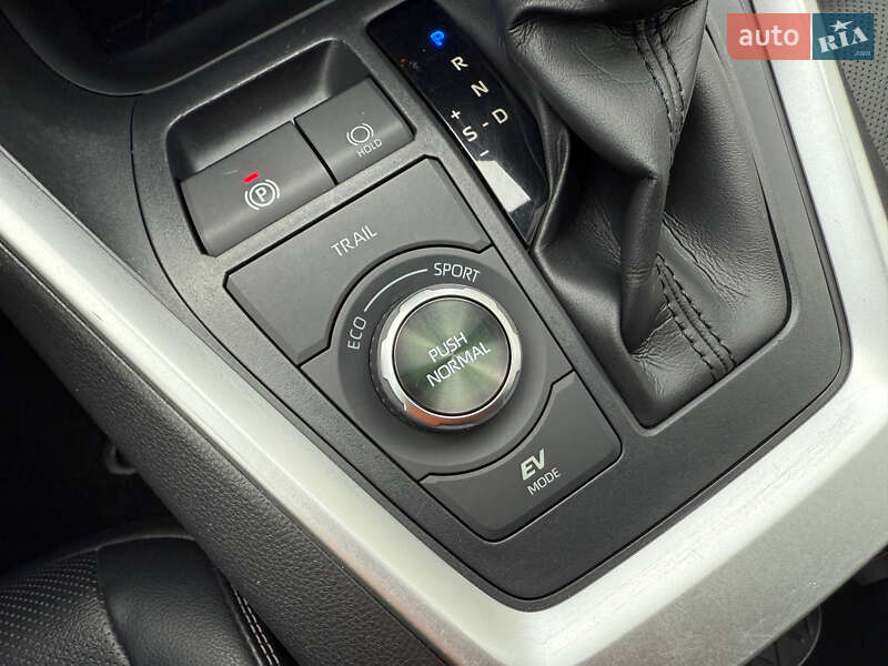 Позашляховик / Кросовер Toyota RAV4 2022 в Харкові