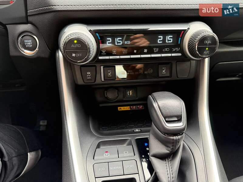 Позашляховик / Кросовер Toyota RAV4 2023 в Черкасах