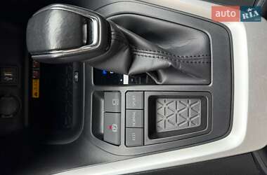 Внедорожник / Кроссовер Toyota RAV4 2023 в 