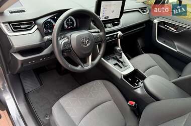 Внедорожник / Кроссовер Toyota RAV4 2023 в 