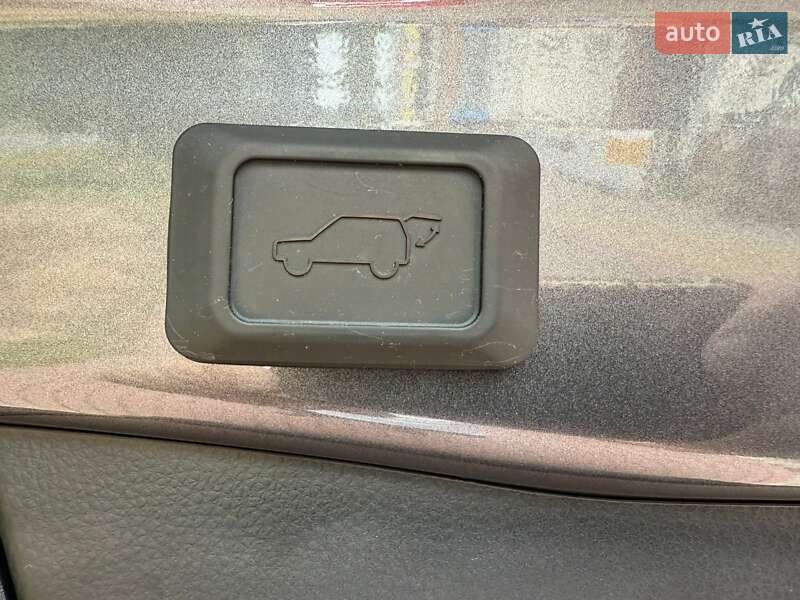 Позашляховик / Кросовер Toyota RAV4 2023 в Черкасах