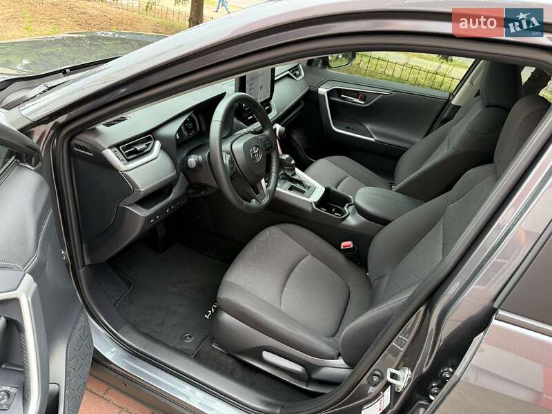 Позашляховик / Кросовер Toyota RAV4 2023 в Черкасах
