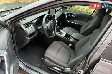 Внедорожник / Кроссовер Toyota RAV4 2023 в 