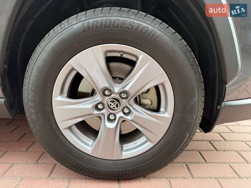 Позашляховик / Кросовер Toyota RAV4 2023 в Черкасах