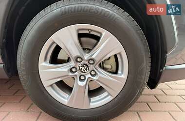 Внедорожник / Кроссовер Toyota RAV4 2023 в 