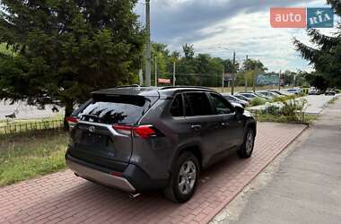 Внедорожник / Кроссовер Toyota RAV4 2023 в 