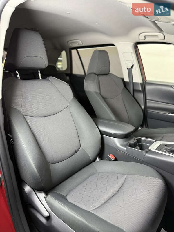 Позашляховик / Кросовер Toyota RAV4 2019 в Одесі фото 14 Позашляховик / Кросовер Toyota RAV4 2019 в Одесі