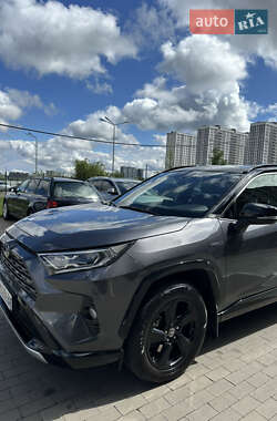 Внедорожник / Кроссовер Toyota RAV4 2020 в Киеве