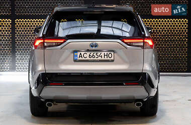 Внедорожник / Кроссовер Toyota RAV4 2020 в 