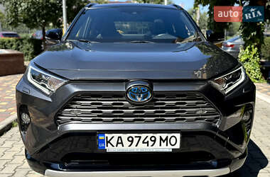 Внедорожник / Кроссовер Toyota RAV4 2020 в Киеве