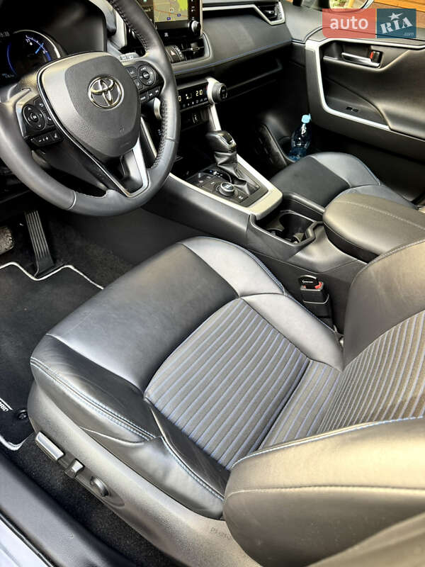 Позашляховик / Кросовер Toyota RAV4 2020 в Києві