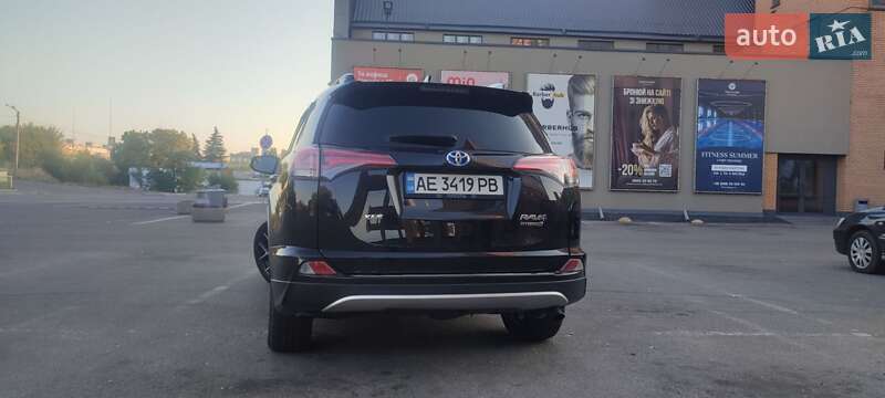 Позашляховик / Кросовер Toyota RAV4 2017 в Дніпрі