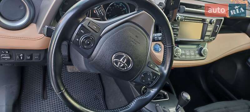 Позашляховик / Кросовер Toyota RAV4 2017 в Дніпрі