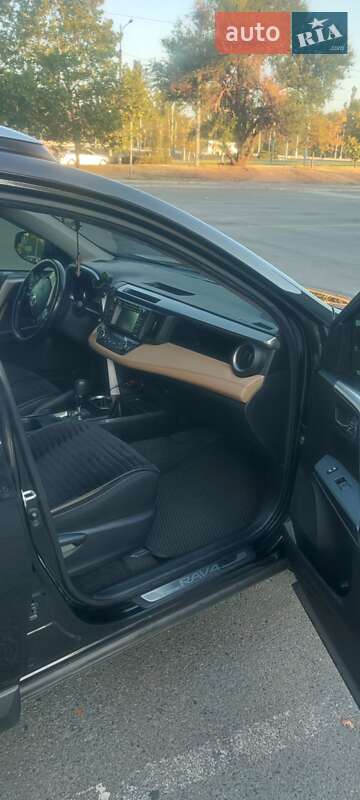 Позашляховик / Кросовер Toyota RAV4 2017 в Дніпрі