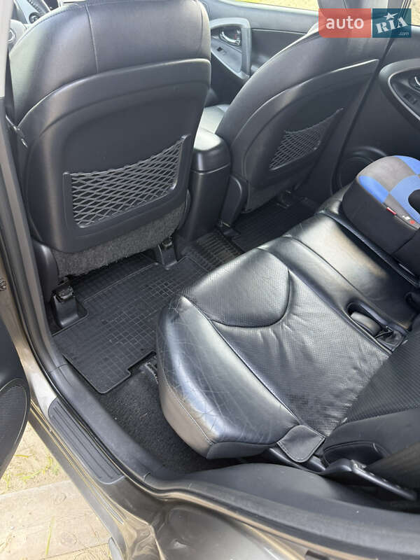 Внедорожник / Кроссовер Toyota RAV4 2012 в Житомире