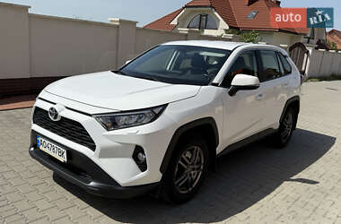 Позашляховик / Кросовер Toyota RAV4 2019 в Ужгороді