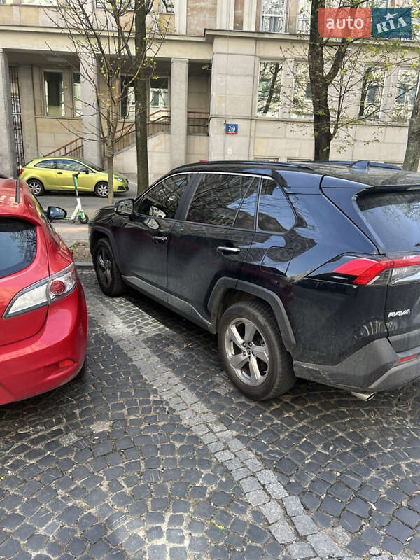 Позашляховик / Кросовер Toyota RAV4 2019 в Києві