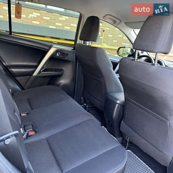 Внедорожник / Кроссовер Toyota RAV4 2017 в Житомире