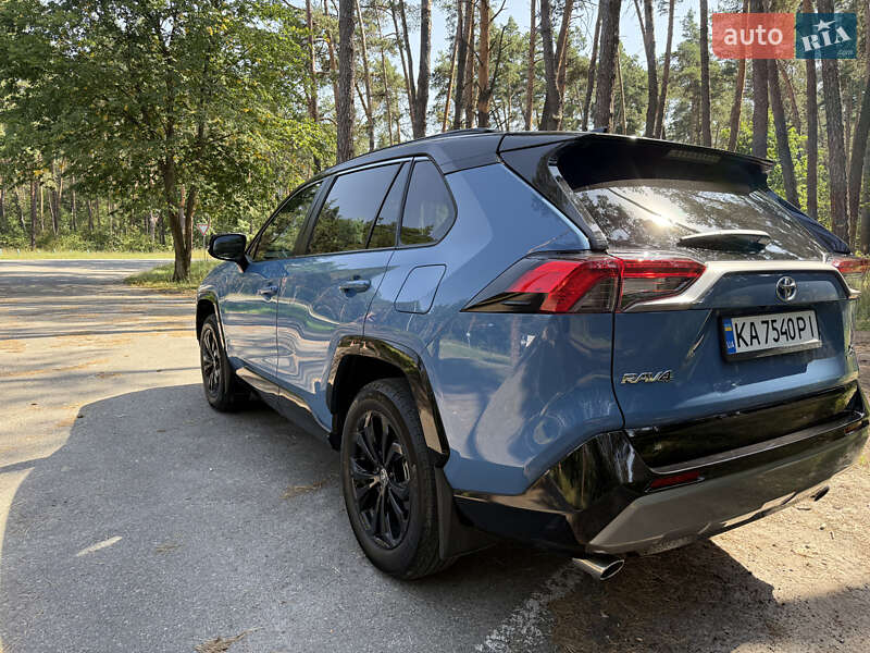 Позашляховик / Кросовер Toyota RAV4 2024 в Києві