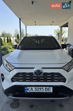 Позашляховик / Кросовер Toyota RAV4 2020 в Києві