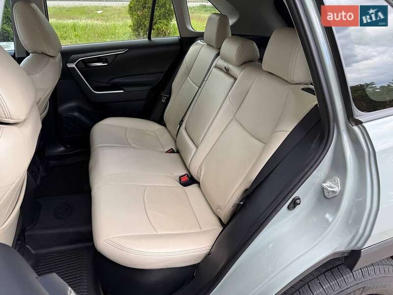 Внедорожник / Кроссовер Toyota RAV4 2019 в Киеве фото 43 Внедорожник / Кроссовер Toyota RAV4 2019 в Киеве