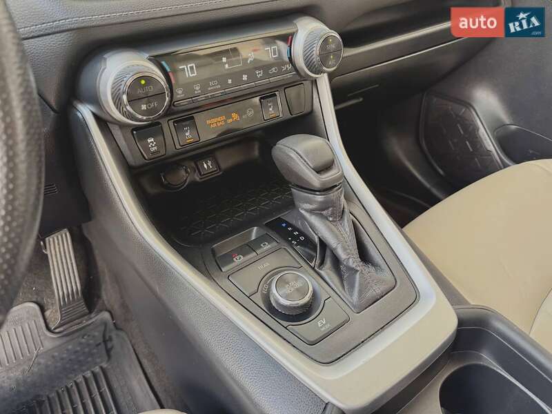 Внедорожник / Кроссовер Toyota RAV4 2019 в Киеве фото 34 Внедорожник / Кроссовер Toyota RAV4 2019 в Киеве
