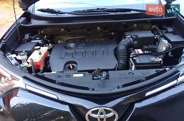 Внедорожник / Кроссовер Toyota RAV4 2017 в 