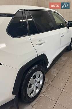 Позашляховик / Кросовер Toyota RAV4 2019 в Рівному