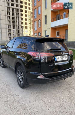 Позашляховик / Кросовер Toyota RAV4 2016 в Харкові