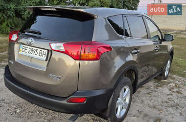 Внедорожник / Кроссовер Toyota RAV4 2013 в 