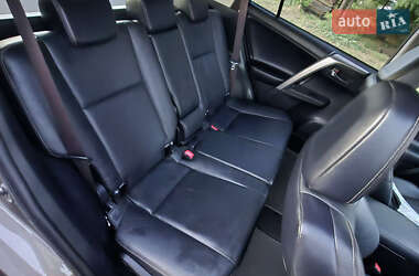 Внедорожник / Кроссовер Toyota RAV4 2013 в 