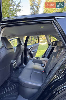 Внедорожник / Кроссовер Toyota RAV4 2024 в 