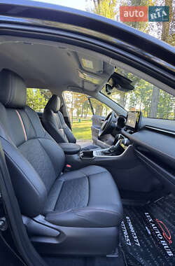 Внедорожник / Кроссовер Toyota RAV4 2024 в 