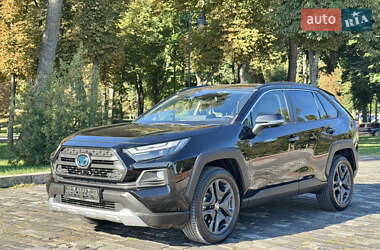 Внедорожник / Кроссовер Toyota RAV4 2024 в 