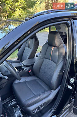 Внедорожник / Кроссовер Toyota RAV4 2024 в 